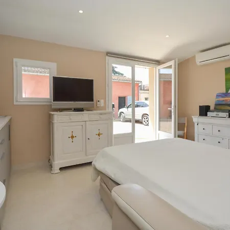 Holiday home Awesome In With Indoor Swimming Pool